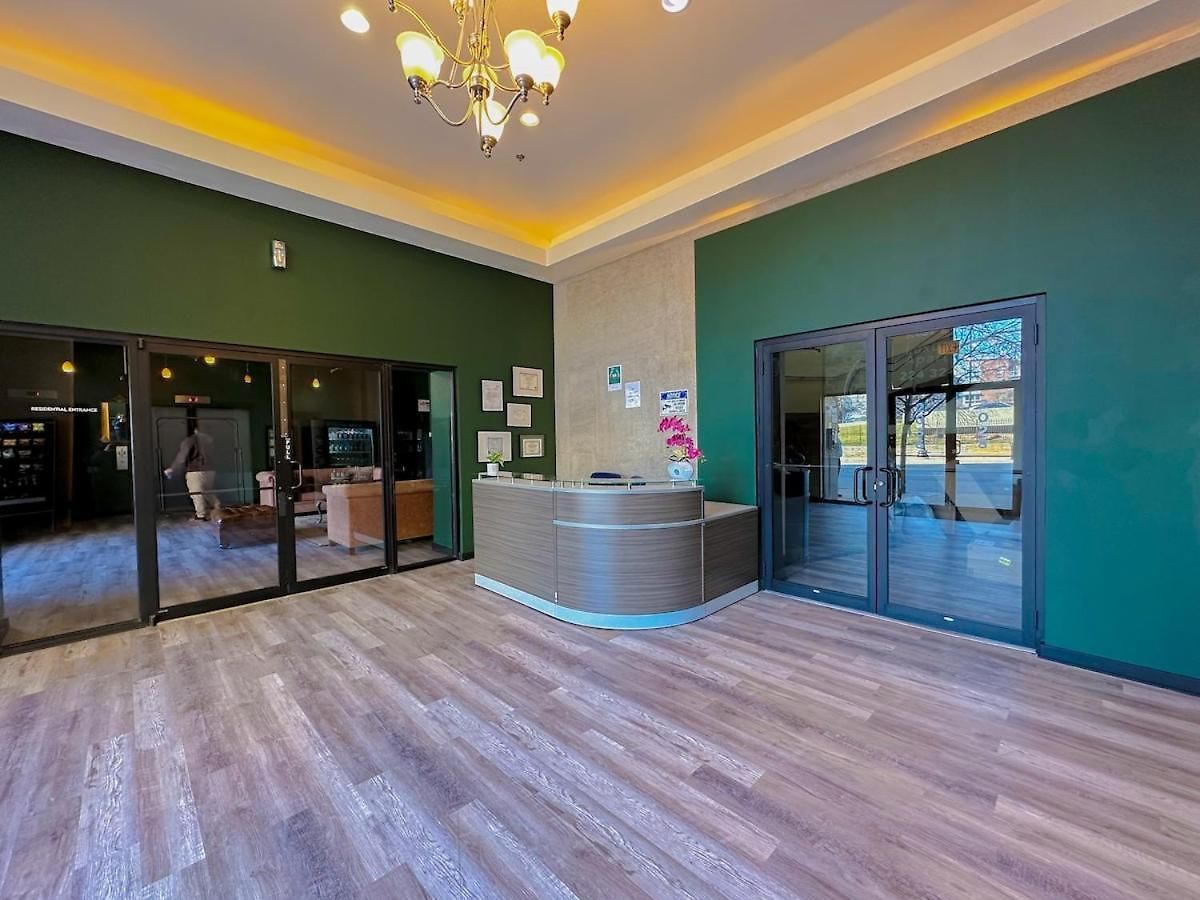 Massive 6br Luxury Sleeps 12 Guests With Jacuzzi & Pool Table Perfect Group And Optional Parking Near Mccormick Place & Soldier Field Apartment *