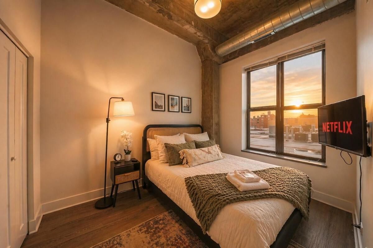 Spacious 2br On Michigan Ave With Private Patio, Optional Parking & Gym Near Mccormick Convention Center, Soldier Field And Grant Park * Chicago