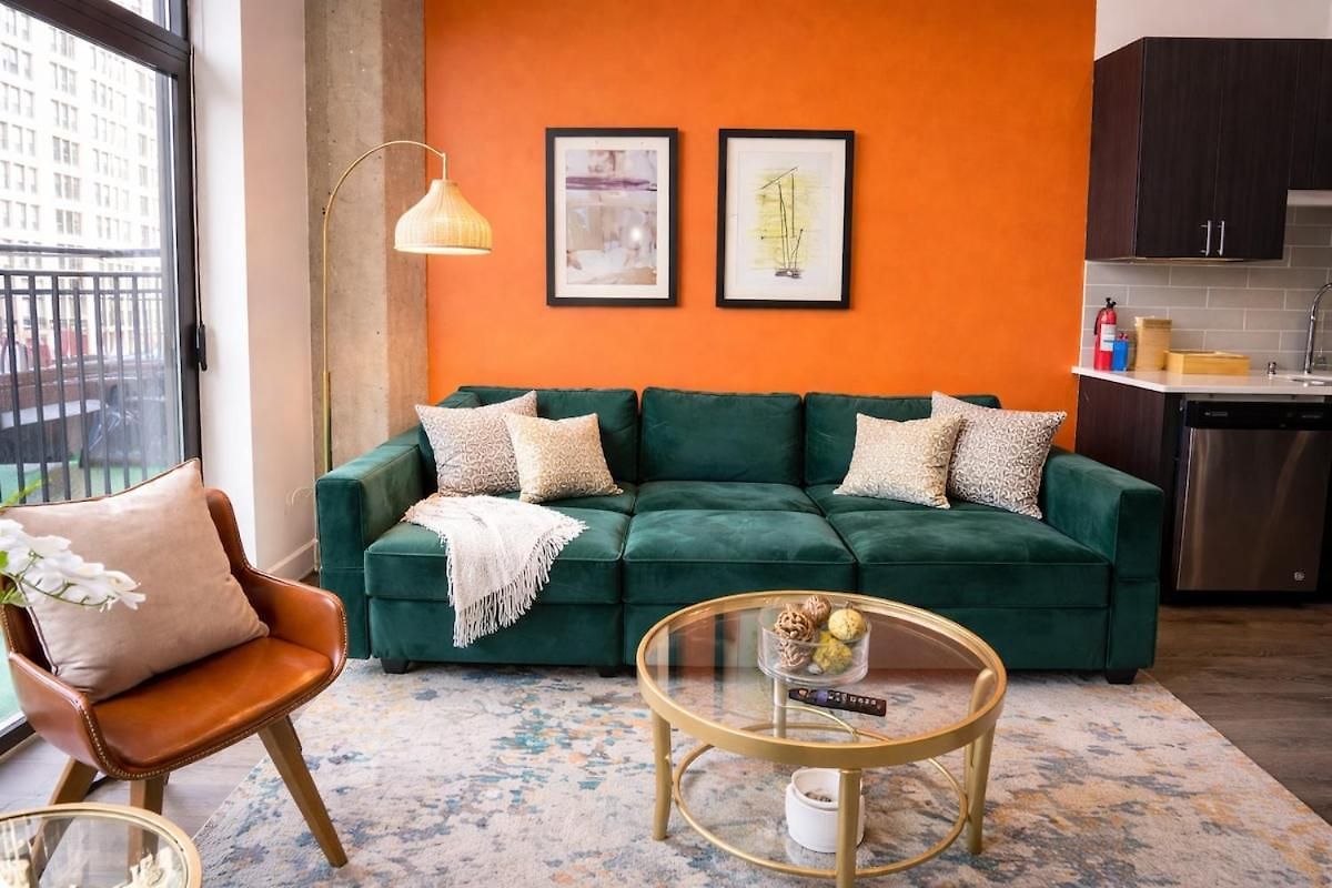 Spacious 2br On Michigan Ave With Private Patio, Optional Parking & Gym Near Mccormick Convention Center, Soldier Field And Grant Park *