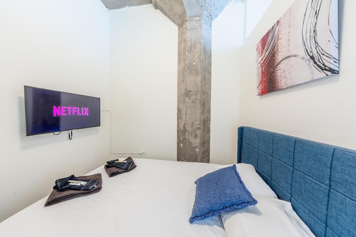 Modern And Bright 2br On Michigan Ave With Optional Parking And Gym Access Near Soldier Field & Grant Park * Chicago