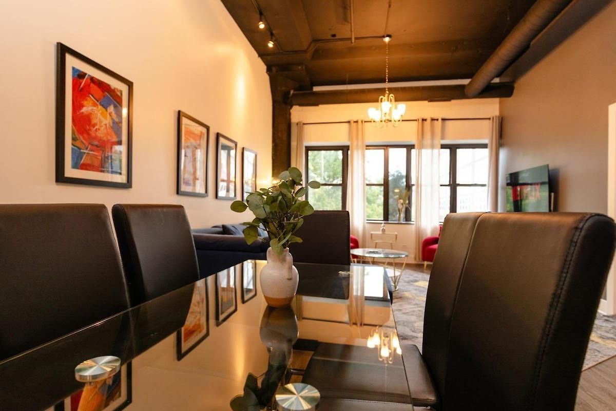 Chic Spacious 3br South Loop Near Mccormick Place, Roosevelt Cta & Shopping Area In Apartment