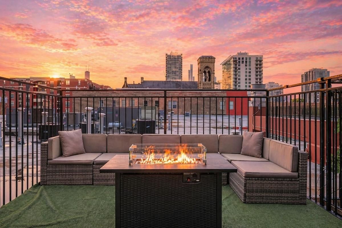 Spacious 2br South Loop With Skyline View, Optional Parking And Gym Access Close To Mccormick Place, Grant Park, Museum Campus & Cta Lines * Chicago