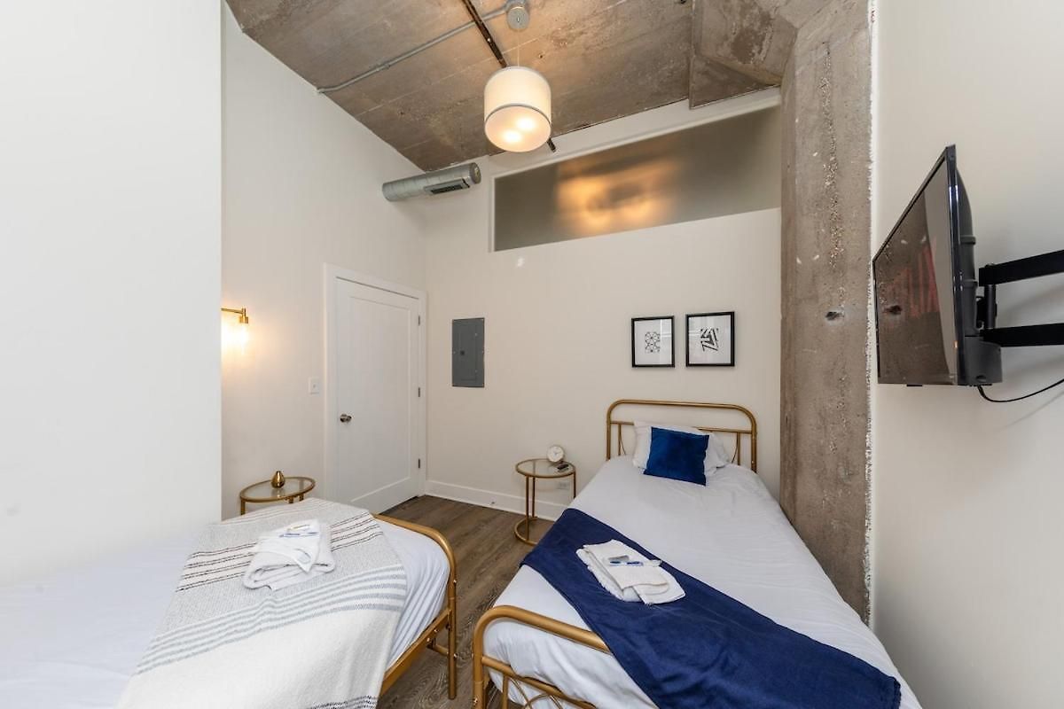 Apartment Walkable 2br In South Loop With Optional Parking And Gym Access Near Mccormick Place, Museum Campus & Lakefront Chicago