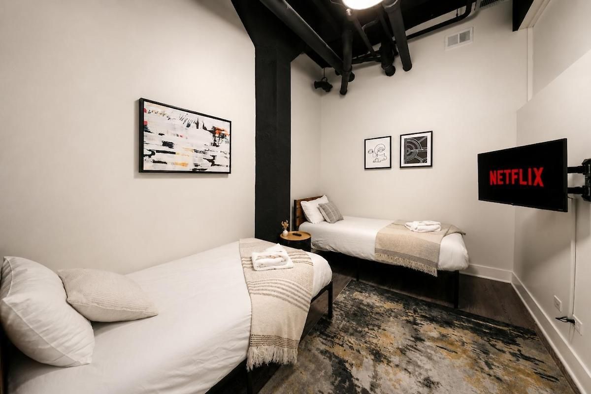 Chic Spacious 3br South Loop Near Mccormick Place, Roosevelt Cta & Shopping Area In *