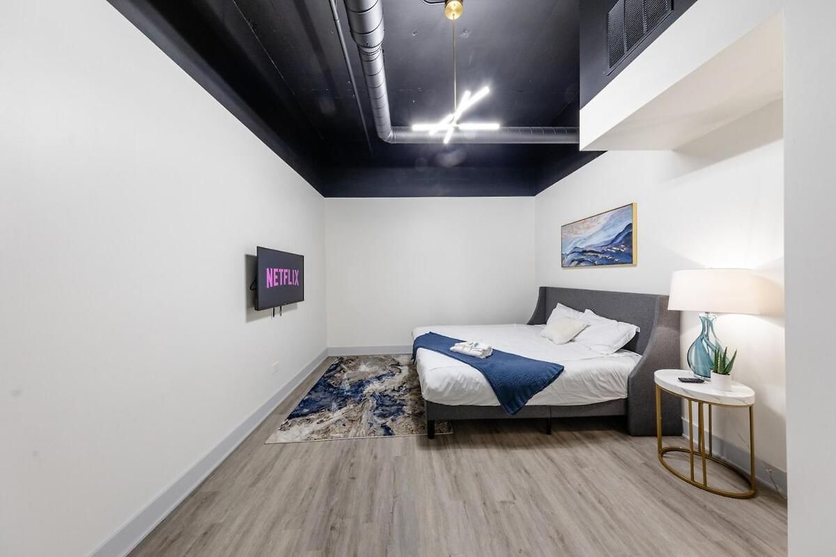 Group-friendly 6br Luxury In Prime South Loop Location With Optional Parking And Gym Access Near Mccormick Place, Soldier Field And Grant Park Chicago