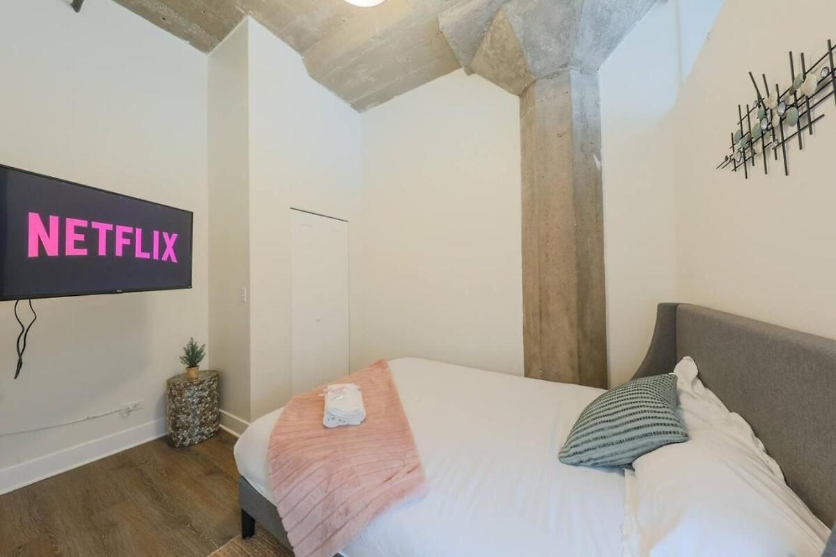 Cozy 2br With Optional Parking And Gym Access Near Field Museum, Lakefront & Mccormick Place