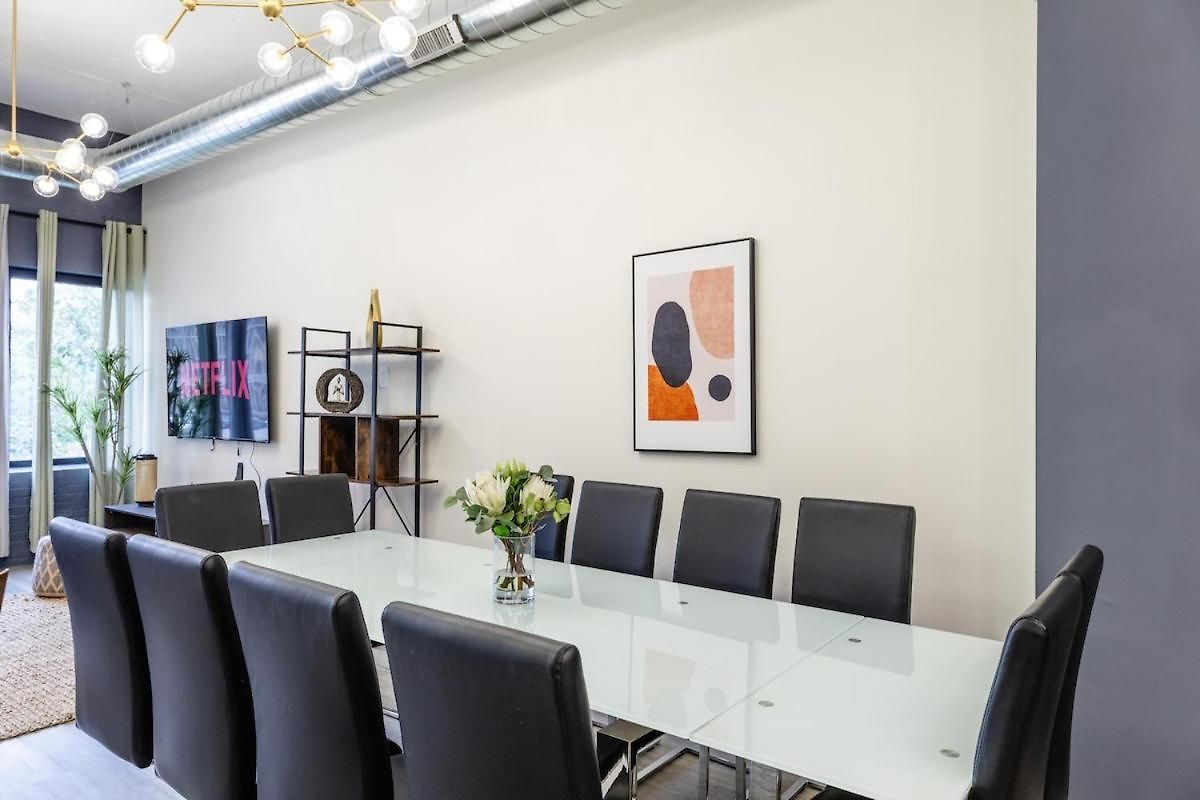 Group-friendly 6br Luxury In Prime South Loop Location With Optional Parking And Gym Access Near Mccormick Place, Soldier Field And Grant Park *