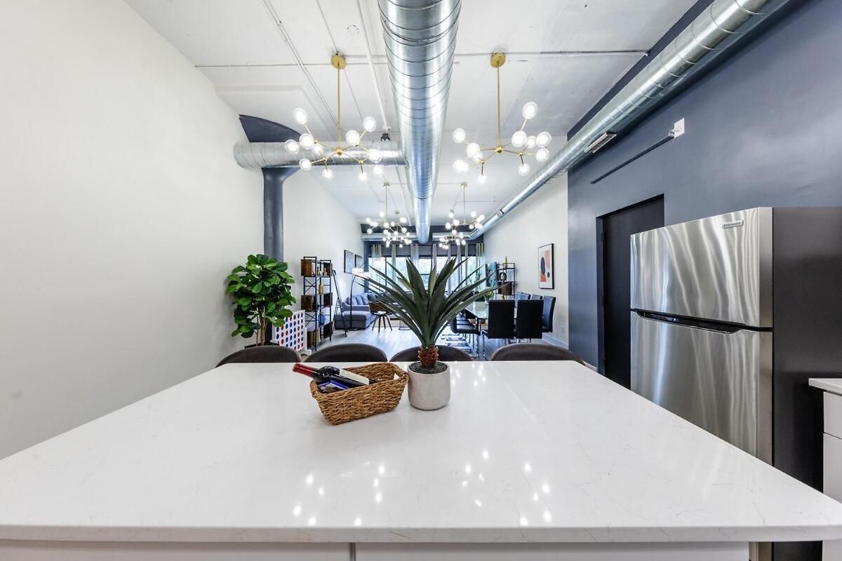 Group-friendly 6br Luxury In Prime South Loop Location With Optional Parking And Gym Access Near Mccormick Place, Soldier Field And Grant Park Apartment