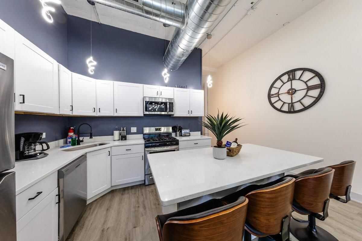 Apartment Group-friendly 6br Luxury In Prime South Loop Location With Optional Parking And Gym Access Near Mccormick Place, Soldier Field And Grant Park *