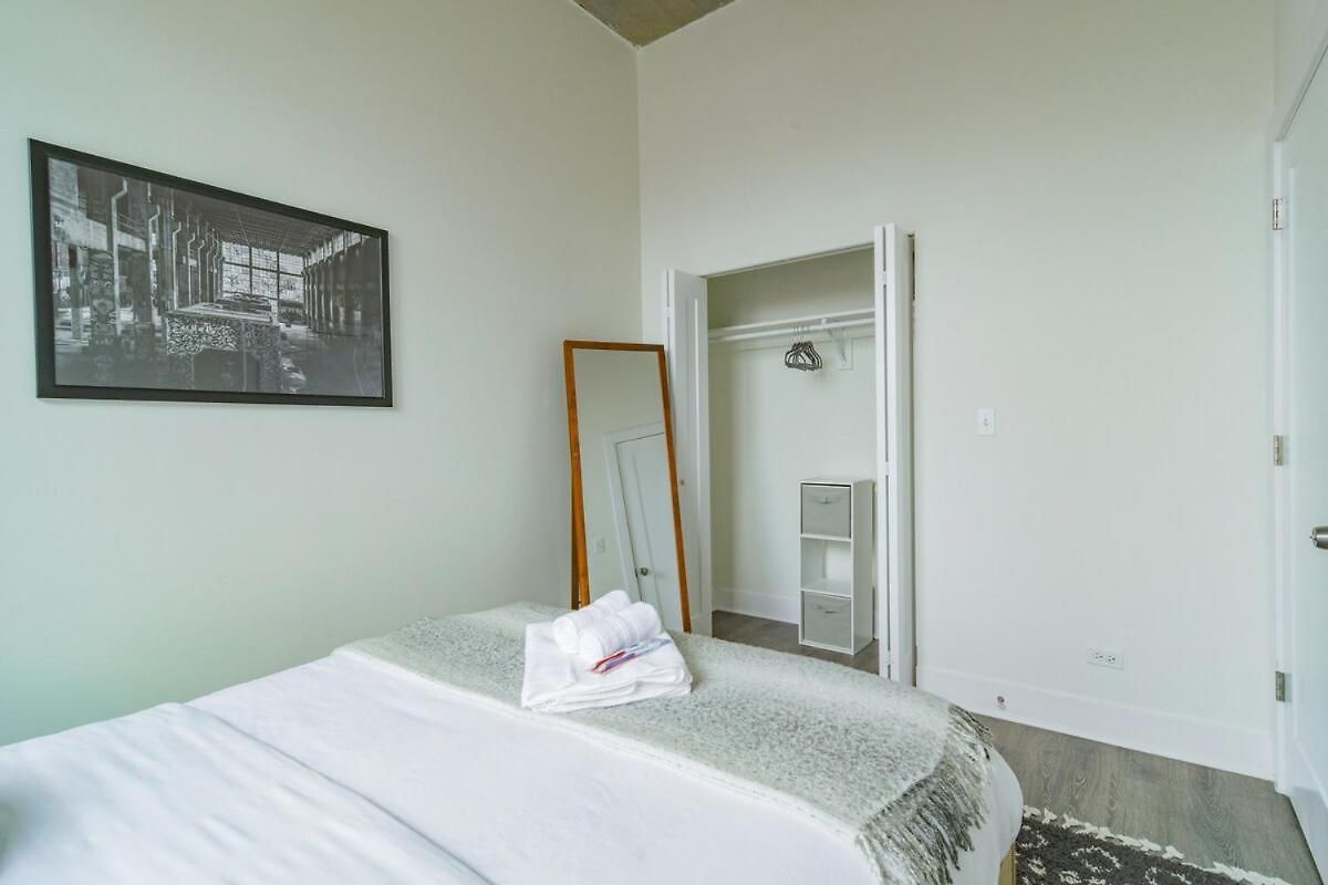 Beautiful 2br With Smart Tv, Gym Access & Parking Close To Mccormick Place, Museums & Michigan Chicago