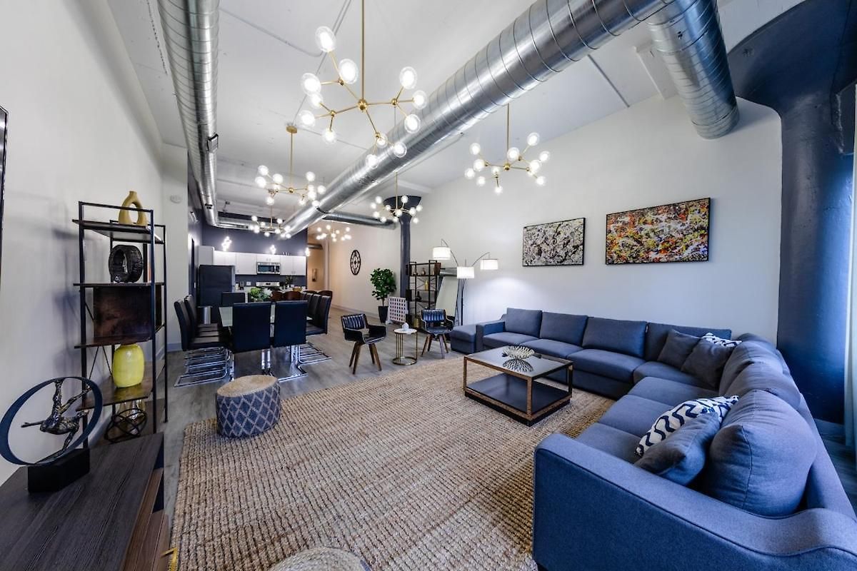 Group-friendly 6br Luxury In Prime South Loop Location With Optional Parking And Gym Access Near Mccormick Place, Soldier Field And Grant Park Apartment *