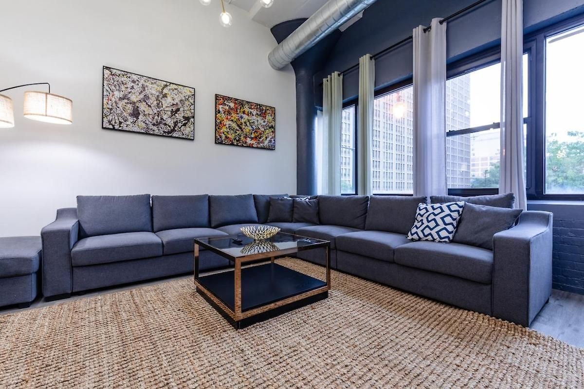Group-friendly 6br Luxury In Prime South Loop Location With Optional Parking And Gym Access Near Mccormick Place, Soldier Field And Grant Park Apartment Chicago