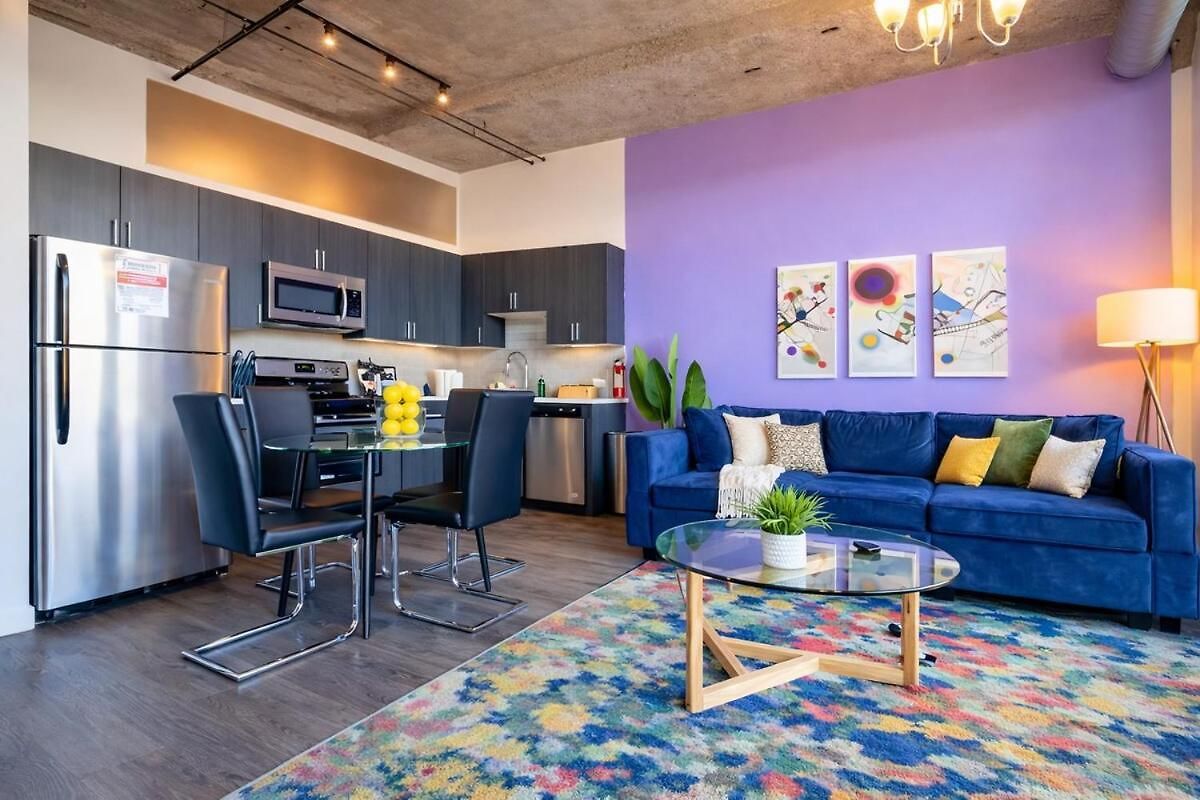 Modern And Bright 2br On Michigan Ave With Optional Parking And Gym Access Near Soldier Field & Grant Park Apartment *
