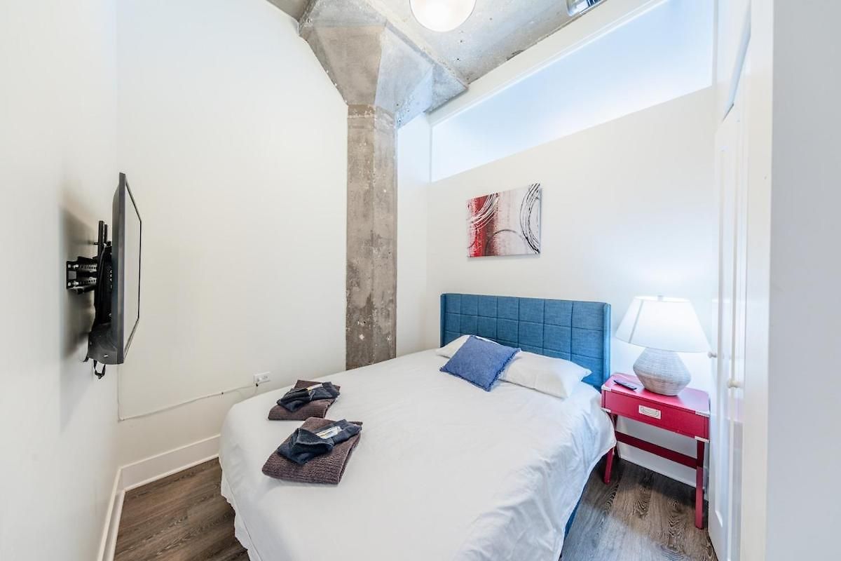 Modern And Bright 2br On Michigan Ave With Optional Parking And Gym Access Near Soldier Field & Grant Park * Chicago