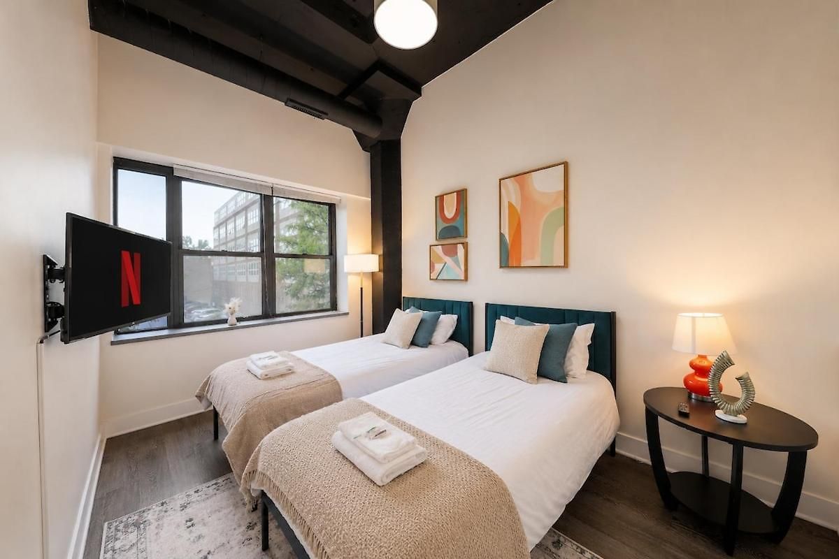 Chic Spacious 3br South Loop Near Mccormick Place, Roosevelt Cta & Shopping Area In