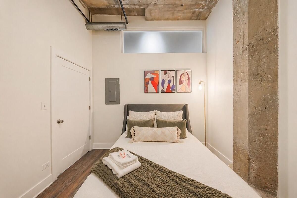 Spacious 2br South Loop With Skyline View, Optional Parking And Gym Access Close To Mccormick Place, Grant Park, Museum Campus & Cta Lines * Chicago