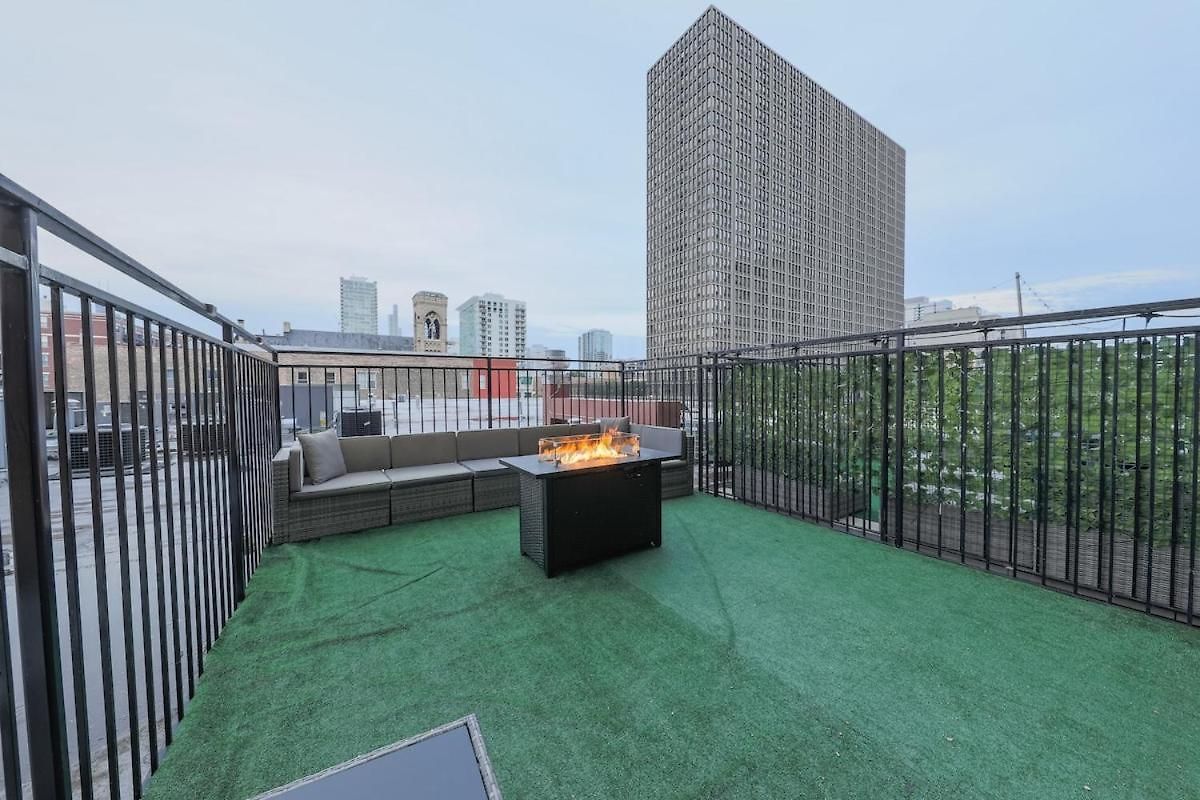 Apartment Spacious 2br South Loop With Skyline View, Optional Parking And Gym Access Close To Mccormick Place, Grant Park, Museum Campus & Cta Lines