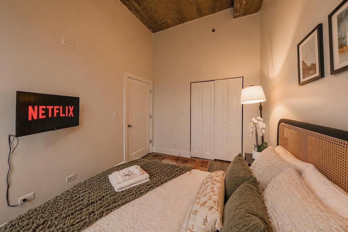 Apartment Spacious 2br South Loop With Skyline View, Optional Parking And Gym Access Close To Mccormick Place, Grant Park, Museum Campus & Cta Lines *