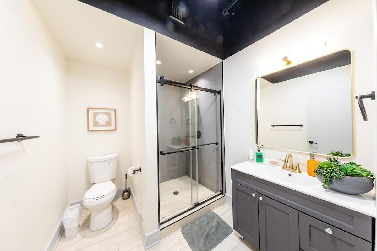 Group-friendly 6br Luxury In Prime South Loop Location With Optional Parking And Gym Access Near Mccormick Place, Soldier Field And Grant Park Apartment Chicago