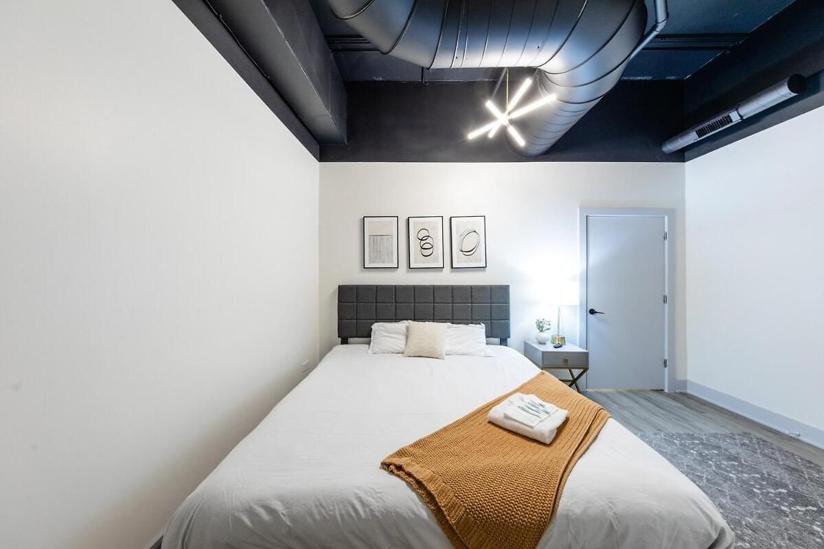 Group-friendly 6br Luxury In Prime South Loop Location With Optional Parking And Gym Access Near Mccormick Place, Soldier Field And Grant Park Chicago