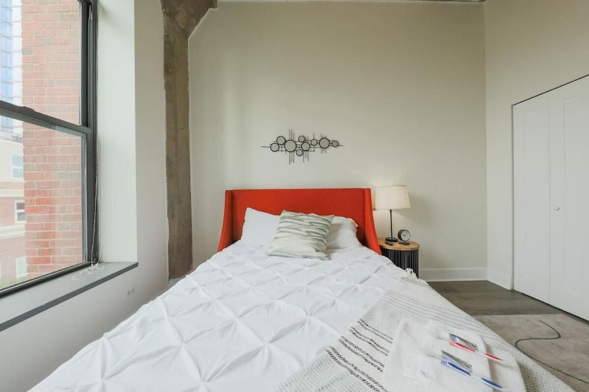 Cozy 2br With Optional Parking And Gym Access Near Field Museum, Lakefront & Mccormick Place
