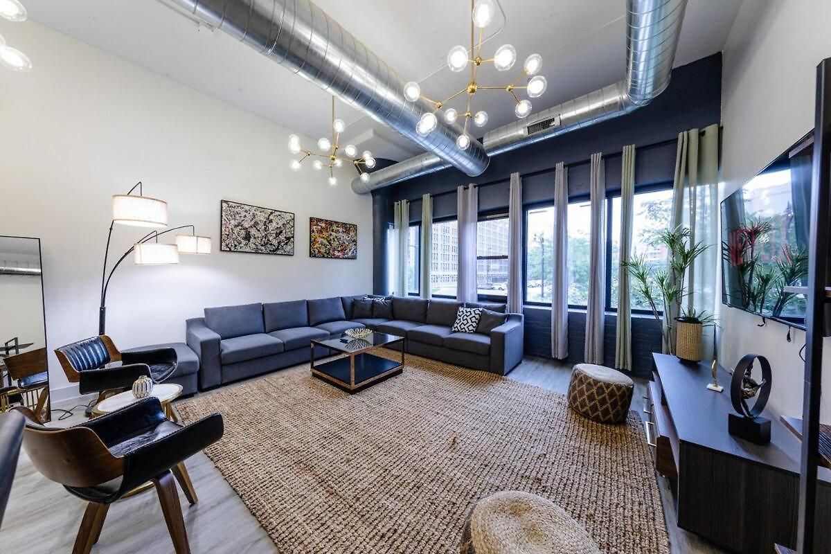 Group-friendly 6br Luxury In Prime South Loop Location With Optional Parking And Gym Access Near Mccormick Place, Soldier Field And Grant Park Apartment Chicago