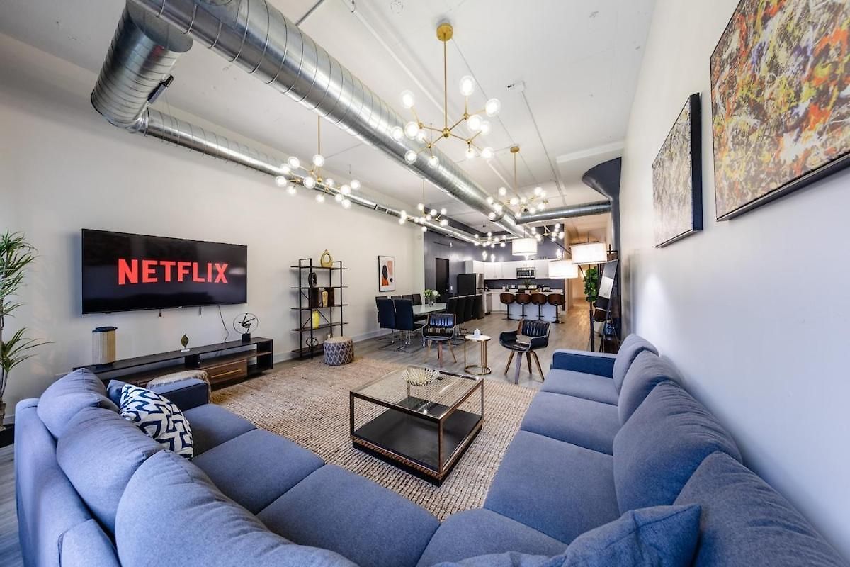 Group-friendly 6br Luxury In Prime South Loop Location With Optional Parking And Gym Access Near Mccormick Place, Soldier Field And Grant Park Apartment *