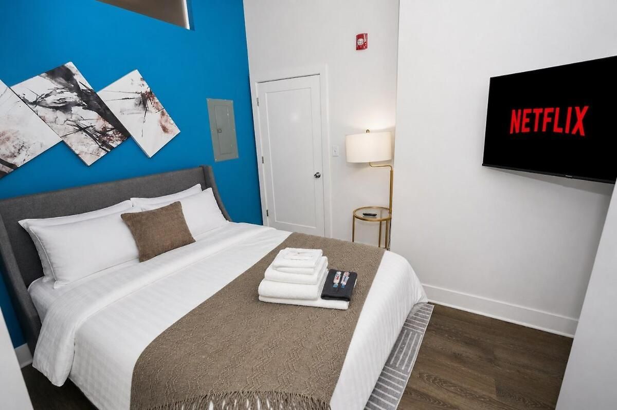 Apartment Business Ready 2br In South Loop With Skyline View, Optional Parking & Gym Access Close To Mccormick, Downtown & Cta Chicago