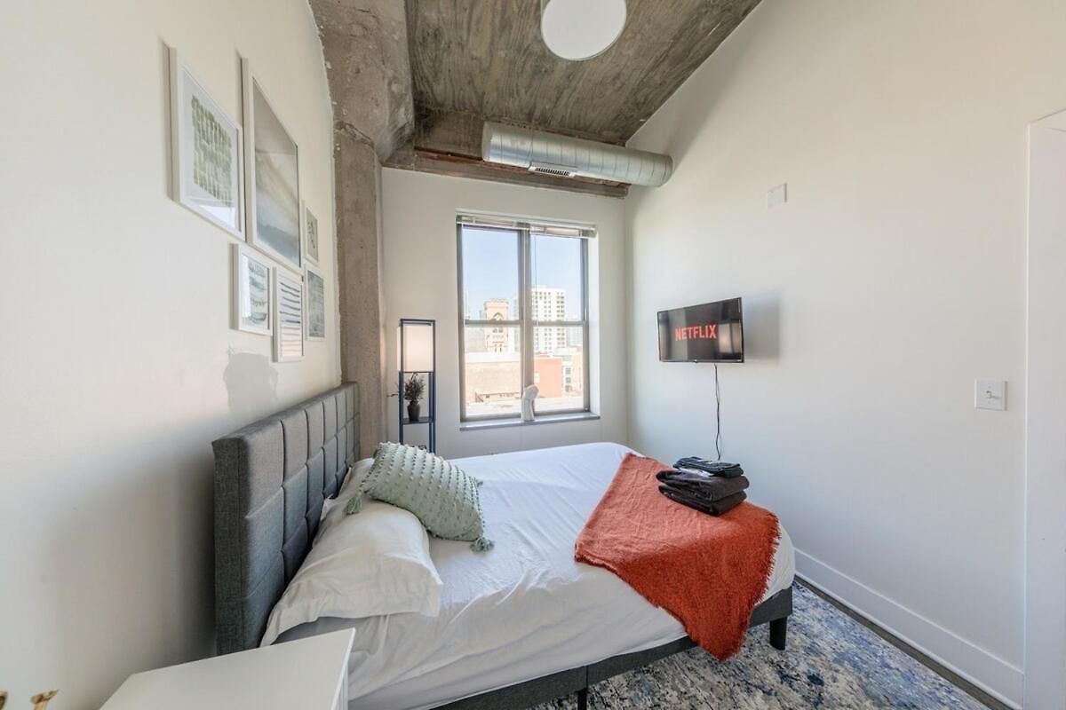 Apartment Modern 2br With Skyline View, Optional Parking & Gym Access Near Mccormick, Museum Campus, Grant Park & Soldier Field Chicago
