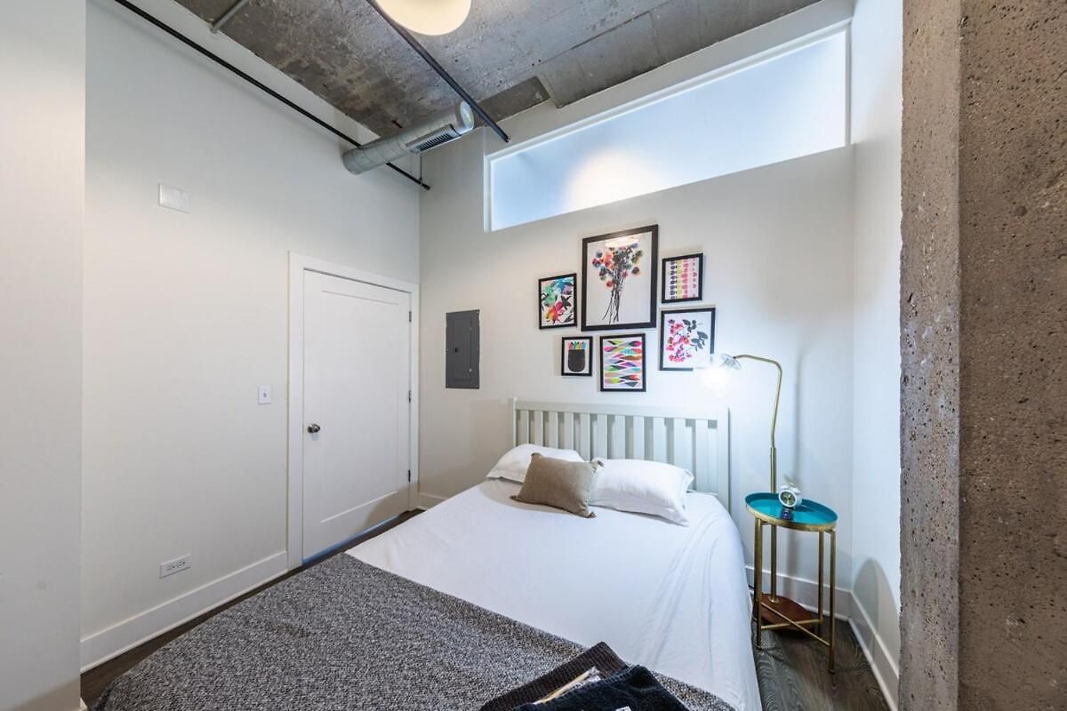 Apartment Modern 2br With Skyline View, Optional Parking & Gym Access Near Mccormick, Museum Campus, Grant Park & Soldier Field