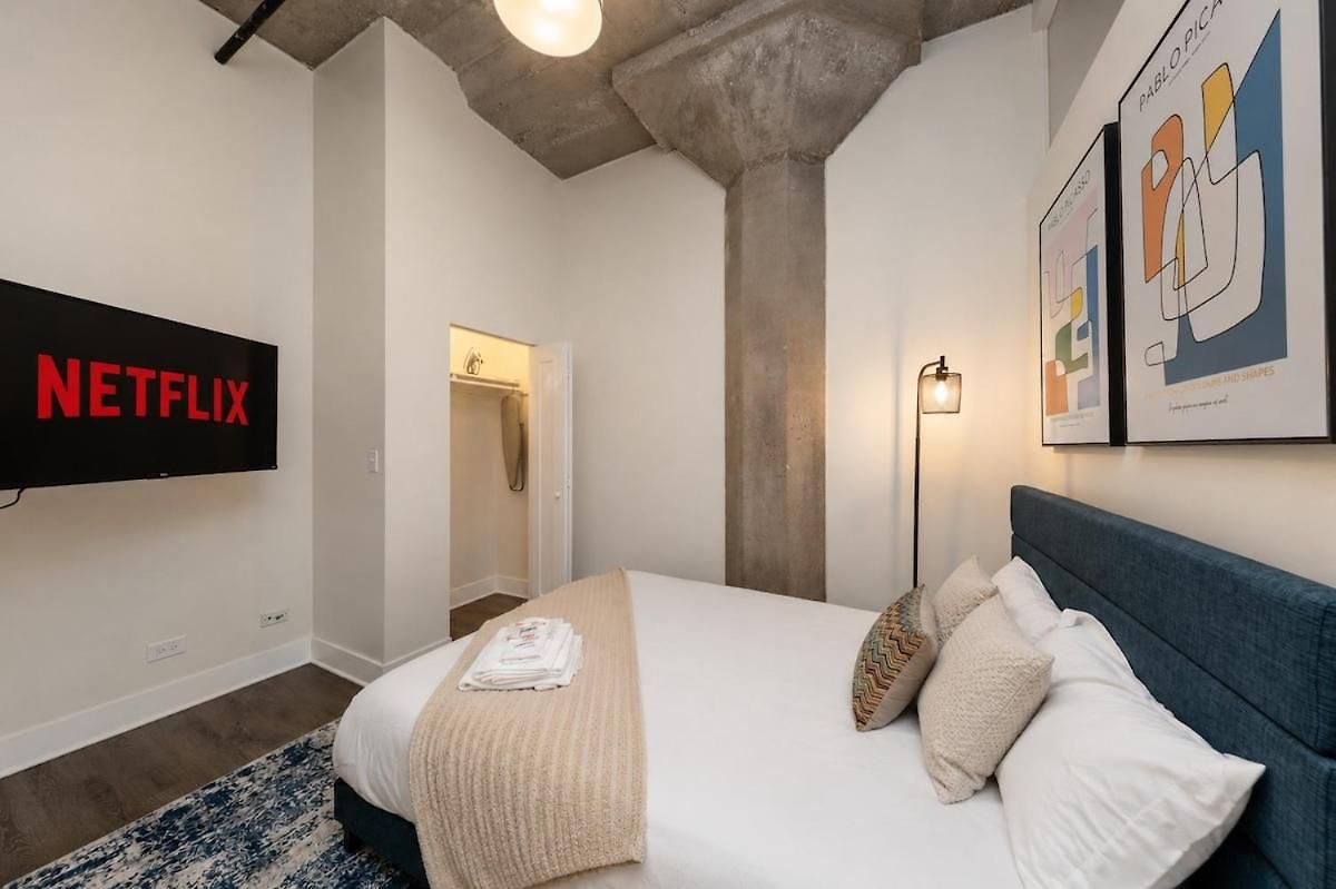 Apartment Fully Equipped 2br In South Loop With Optional Parking And Gym Access Near Mccormick Place & Lakefront Attractions *