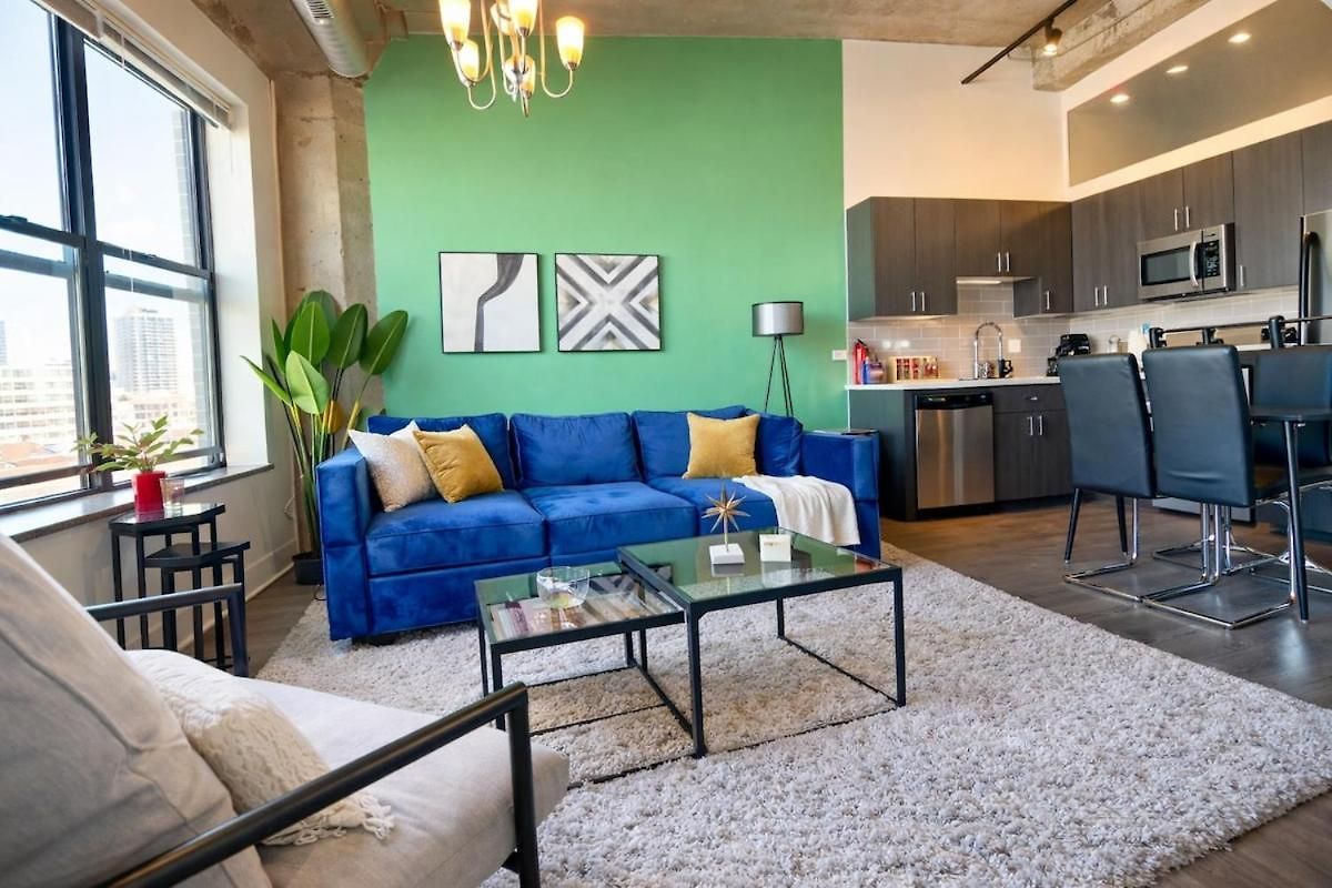 Modern 2br With Skyline View, Optional Parking & Gym Access Near Mccormick, Museum Campus, Grant Park & Soldier Field Apartment