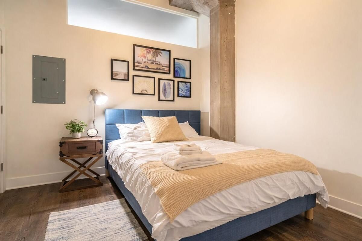 Spacious South Loop 2br Near Mccormick Place, Soldier Field & Downtown