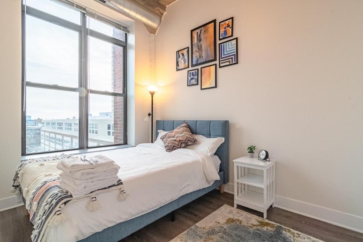 2br South Loop Location With Optional Parking & Gym Access Near Mccormick Place, Shedd Aquarium & Navy Pier Chicago