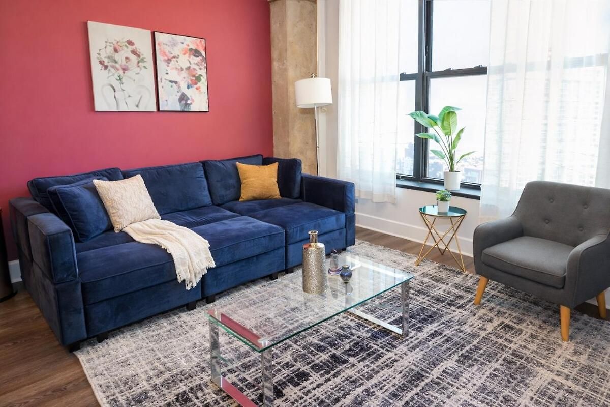 Business Ready 2br In South Loop With Skyline View, Optional Parking & Gym Access Close To Mccormick, Downtown & Cta Apartment