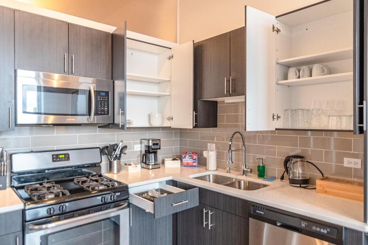 South Loop 3br Near Lakefront Trail, Field Museum & Adler Planetarium Apartment *
