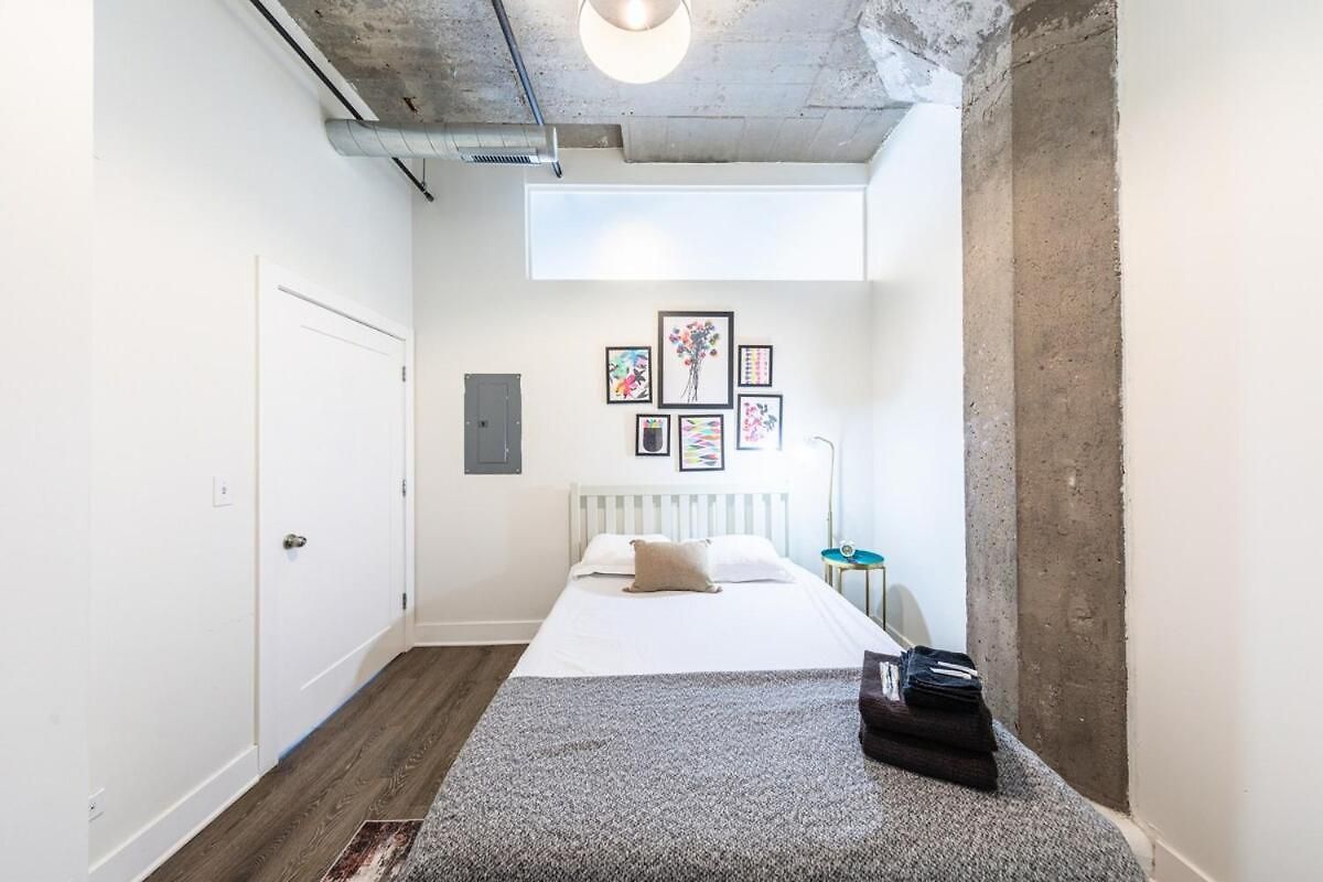 Modern 2br With Skyline View, Optional Parking & Gym Access Near Mccormick, Museum Campus, Grant Park & Soldier Field Apartment Chicago