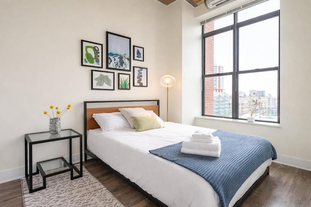 Spacious South Loop 2br Near Mccormick Place, Soldier Field & Downtown * Chicago