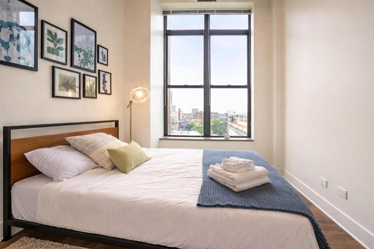 Spacious South Loop 2br Near Mccormick Place, Soldier Field & Downtown Apartment *