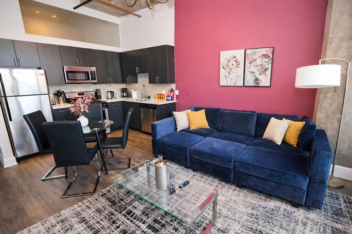 Apartment Business Ready 2br In South Loop With Skyline View, Optional Parking & Gym Access Close To Mccormick, Downtown & Cta *