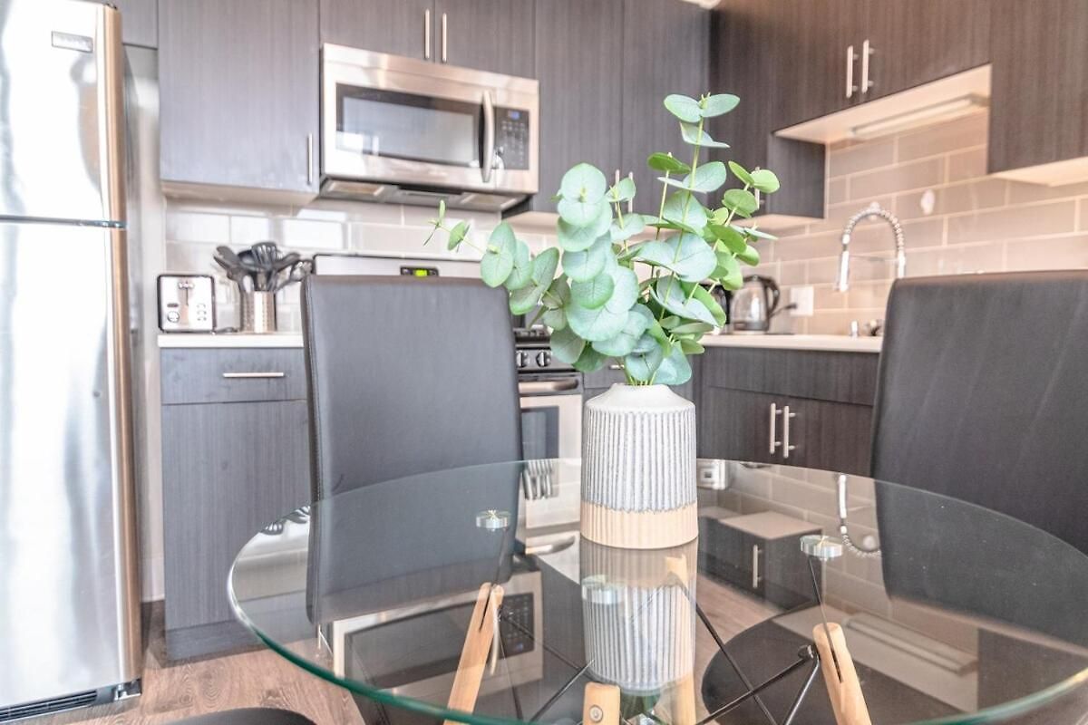 2br South Loop Location With Optional Parking & Gym Access Near Mccormick Place, Shedd Aquarium & Navy Pier Apartment *