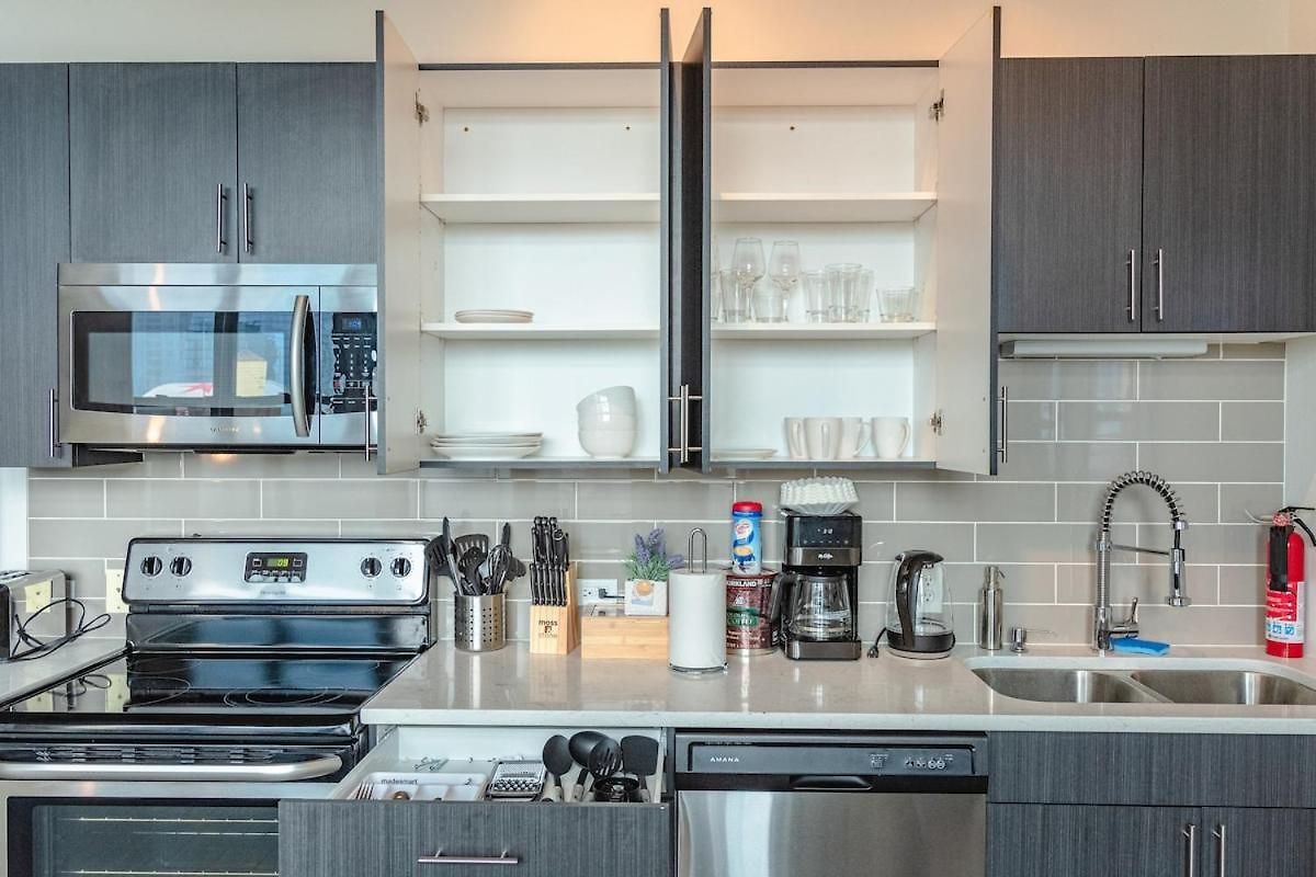 Luxury With Optional Parking And Gym Access Near Mccormick Place, Chinatown And Soldier Field