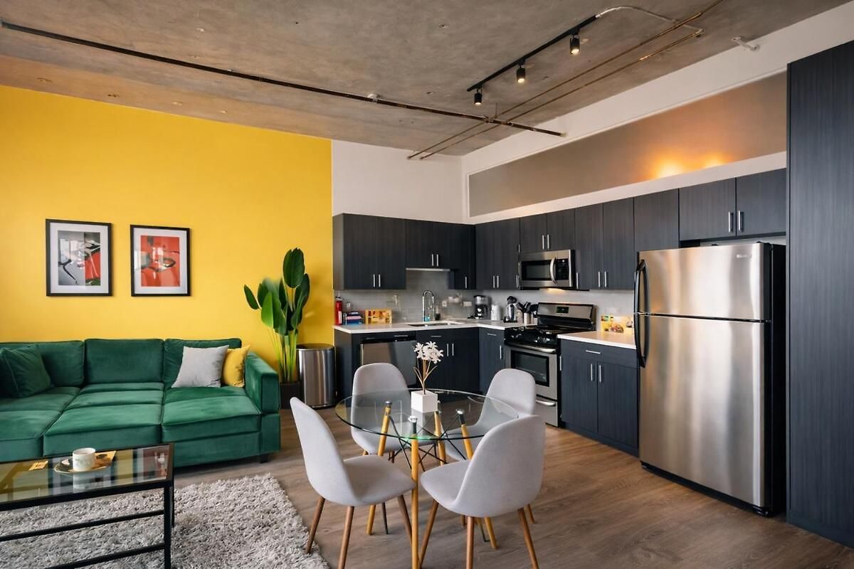 Spacious South Loop 2br Near Mccormick Place, Soldier Field & Downtown *