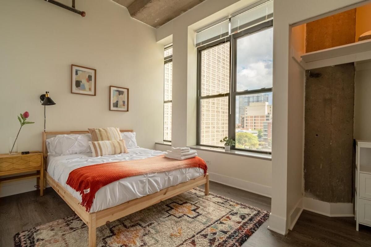 Apartment Skyline 2br In South Loop With Optional Parking & Gym Access Near Mccormick Place, Soldier Field And Lakefront Chicago