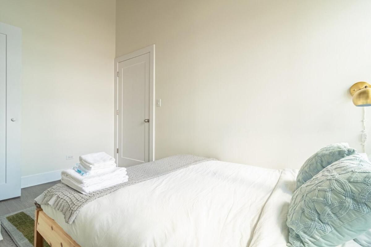 Apartment Skyline 2br In South Loop With Optional Parking & Gym Access Near Mccormick Place, Soldier Field And Lakefront Chicago