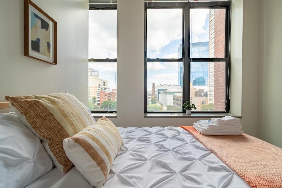 Skyline 2br In South Loop With Optional Parking & Gym Access Near Mccormick Place, Soldier Field And Lakefront Apartment Chicago