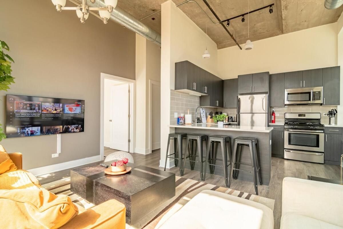 Apartment Skyline 2br In South Loop With Optional Parking & Gym Access Near Mccormick Place, Soldier Field And Lakefront Chicago