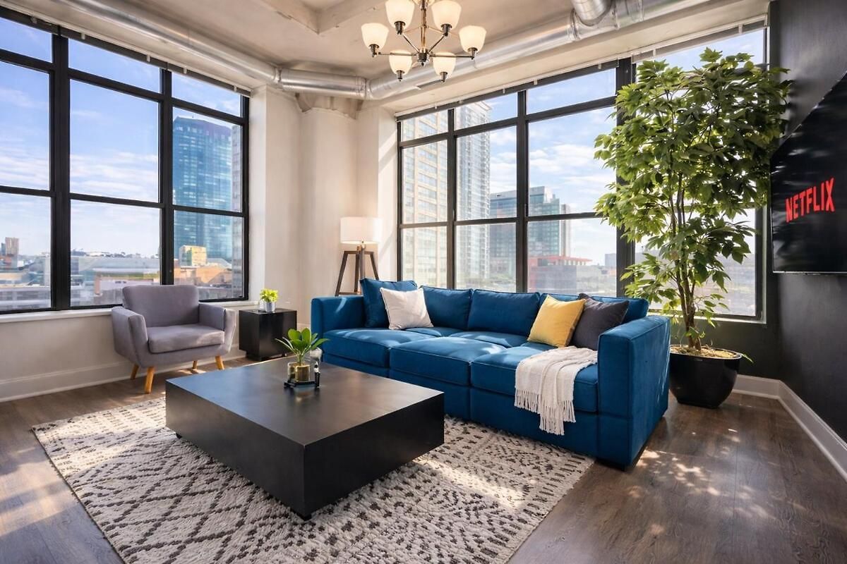 Apartment Skyline 2br In South Loop With Optional Parking & Gym Access Near Mccormick Place, Soldier Field And Lakefront