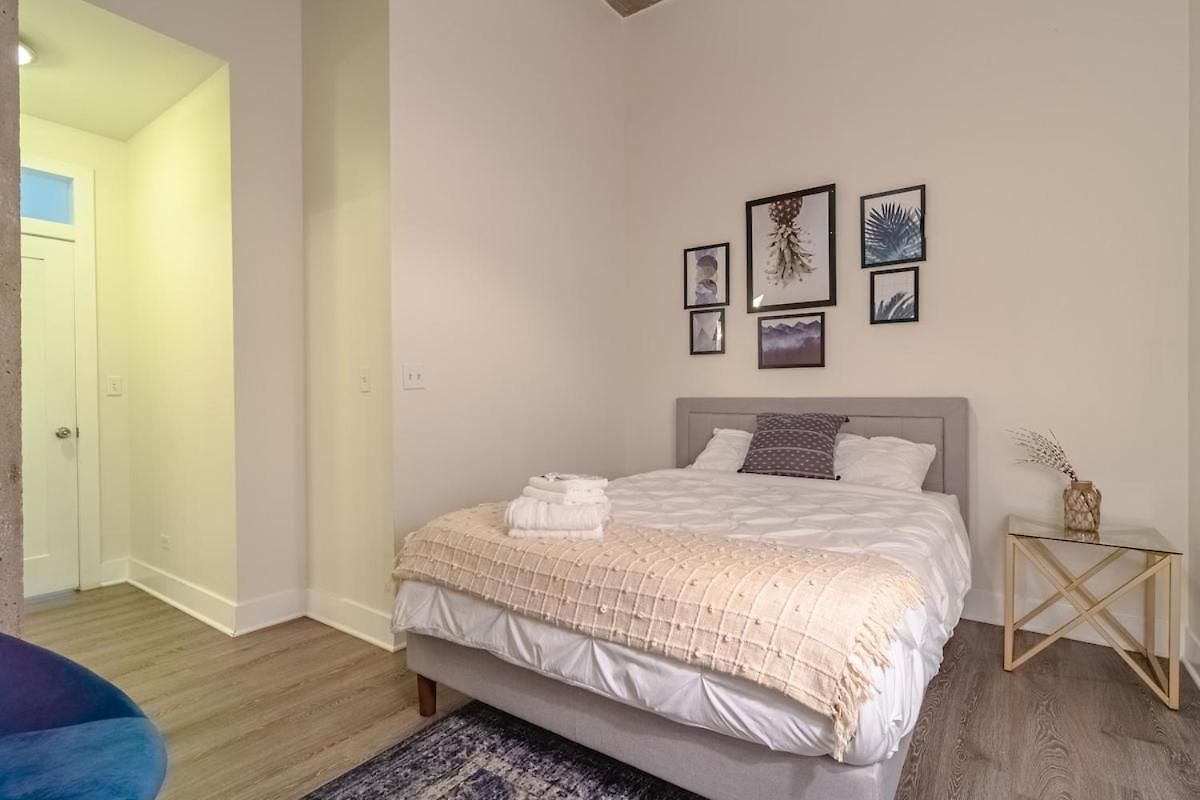 Luxury Cozy 2br With Optional Parking And Gym Access Near Mccormick Place, Lakefront And Soldier Field