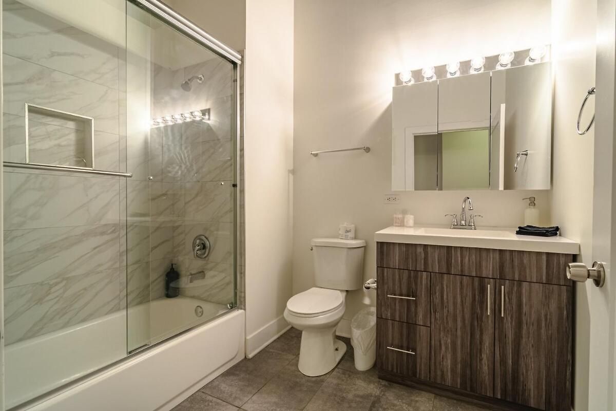 Apartment Luxury Cozy 2br With Optional Parking And Gym Access Near Mccormick Place, Lakefront And Soldier Field Chicago